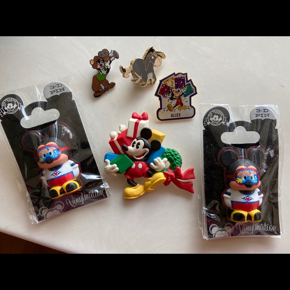 ❤️Set of 6 Disney Works Chatacters Pins collection